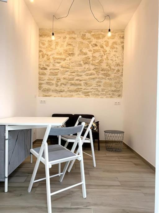 Appartement Secteur Gare Et Place De La Comedie, Wifi & Climatisation Монпелие Екстериор снимка